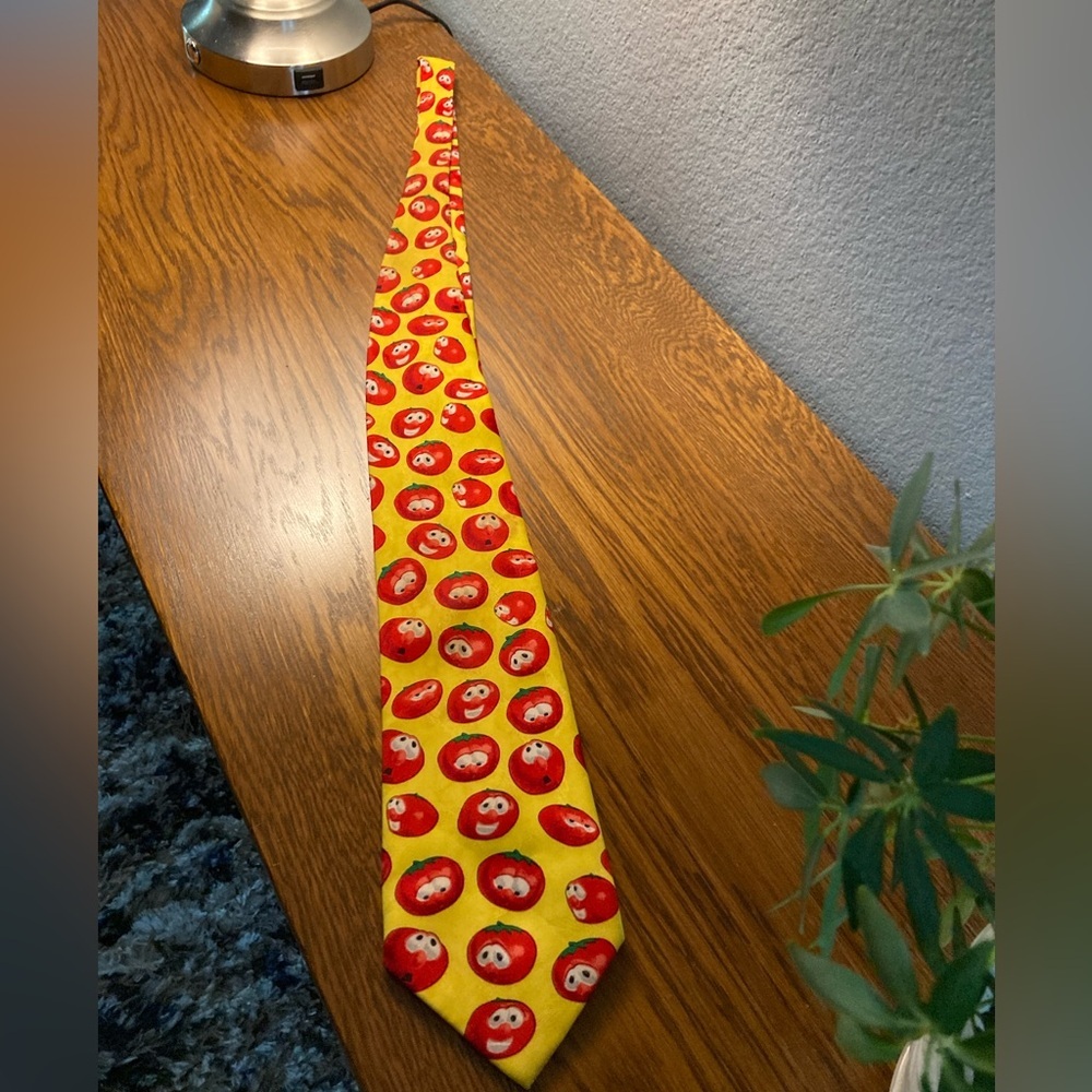Veggie Tales Novelty Neck Tie Bob the Tomato EUC Eagles Wings